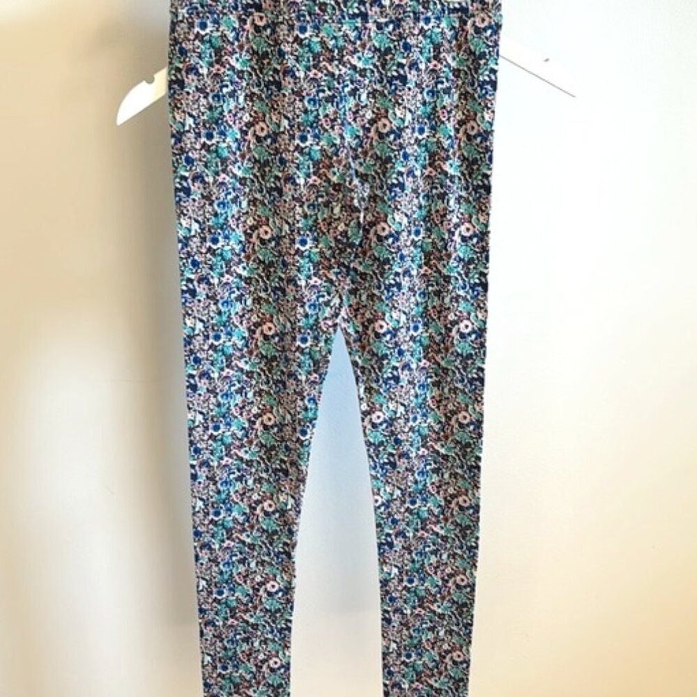 American Eagle leggings.
